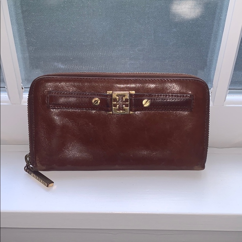 Tory Burch Vintage Distressed Continental Wallet